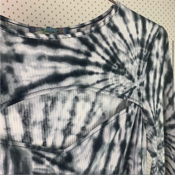 GOOD LUCK GEM Black White Tie Dye Top - Picture 4 of 6